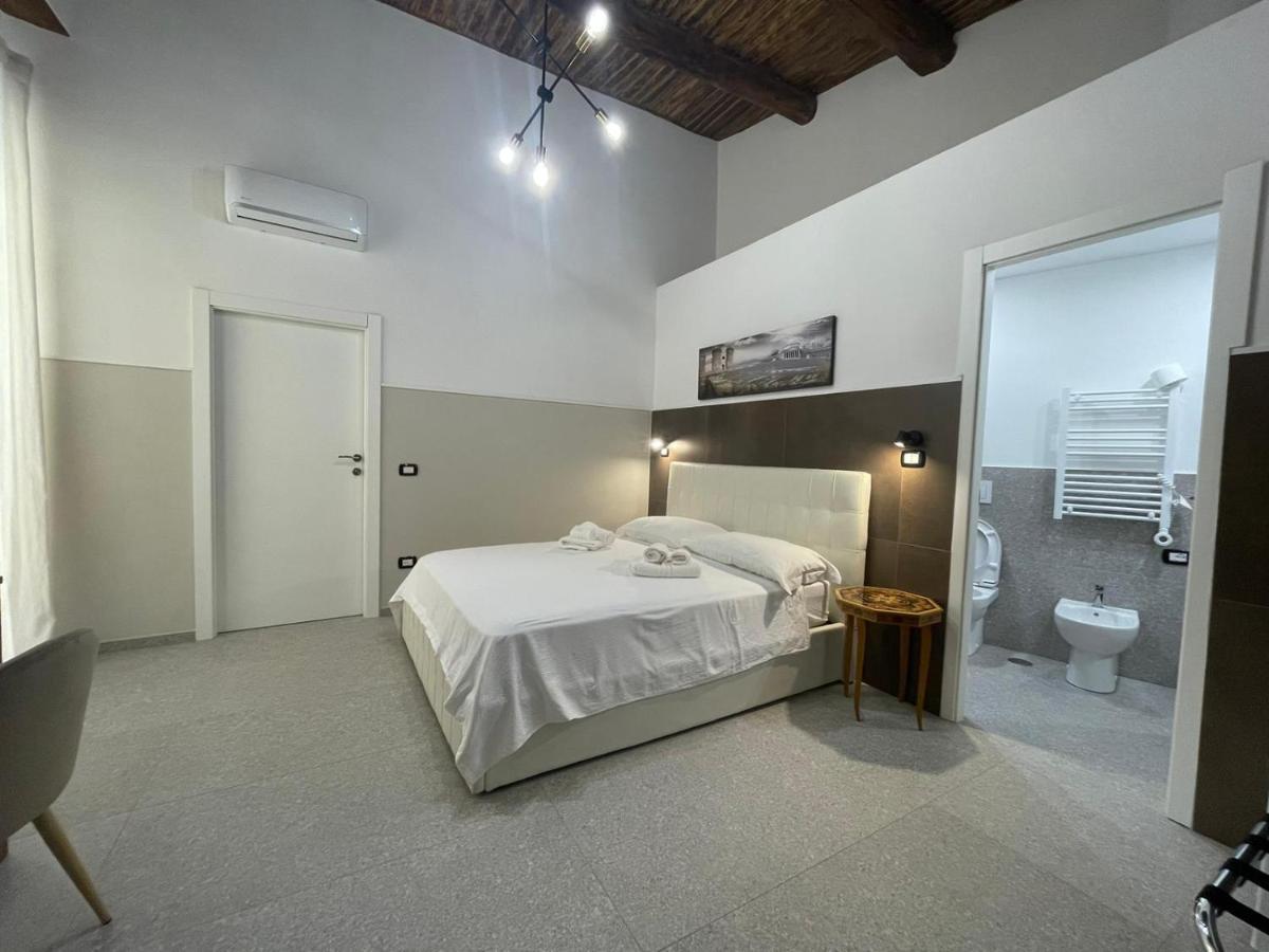 La Suite Del Centro Storico Napoli Bagian luar foto
