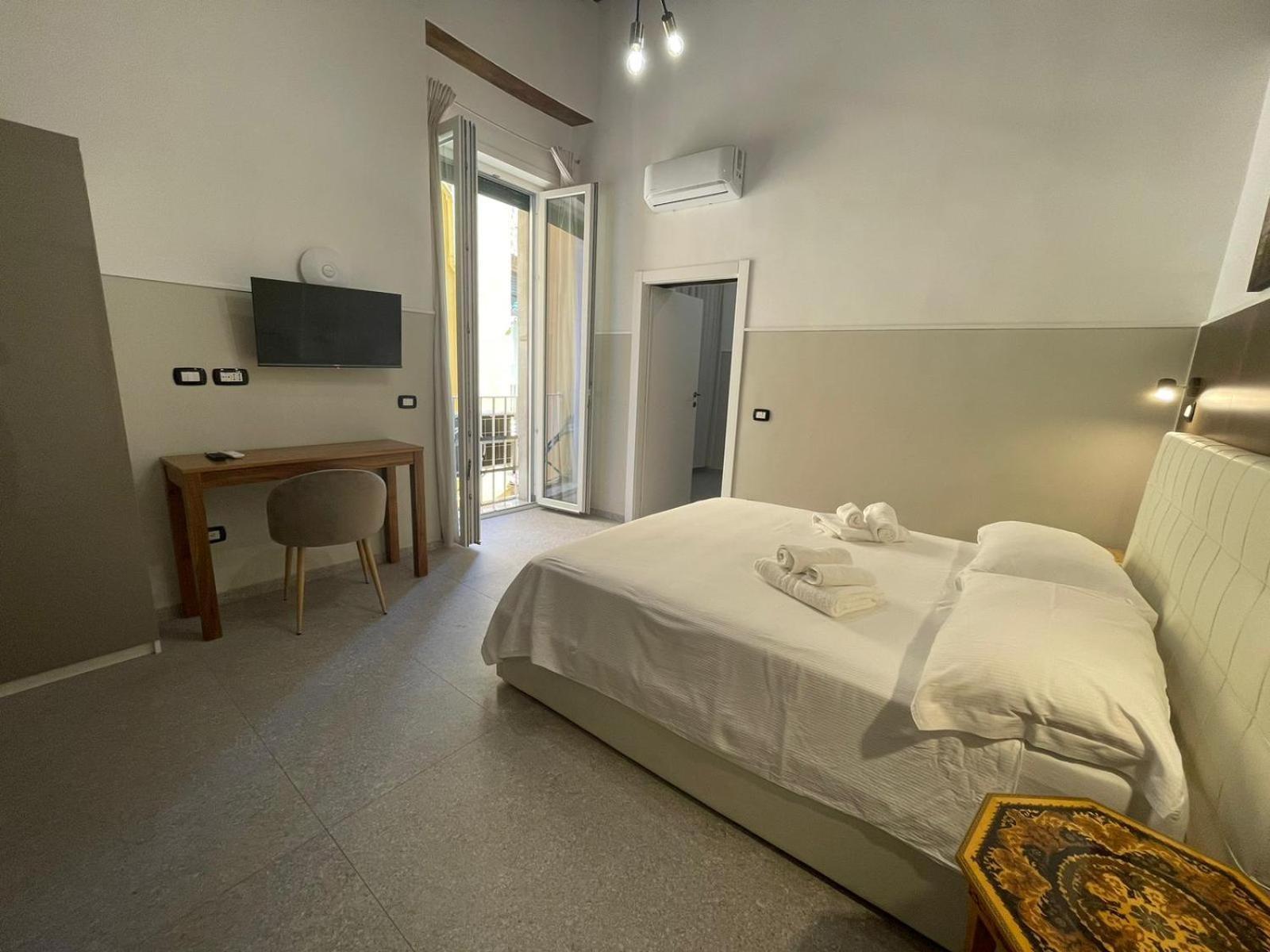 La Suite Del Centro Storico Napoli Bagian luar foto